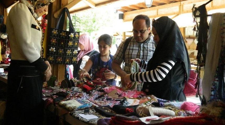 G&uuml;neydoğulu Kızların El Emekleri Sultanahmet&rsquo;te Alıcı Bulacak