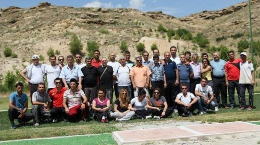 Gen&ccedil;lik Spor &Ccedil;alışanları Ve Antren&ouml;rler Mangal Partisinde