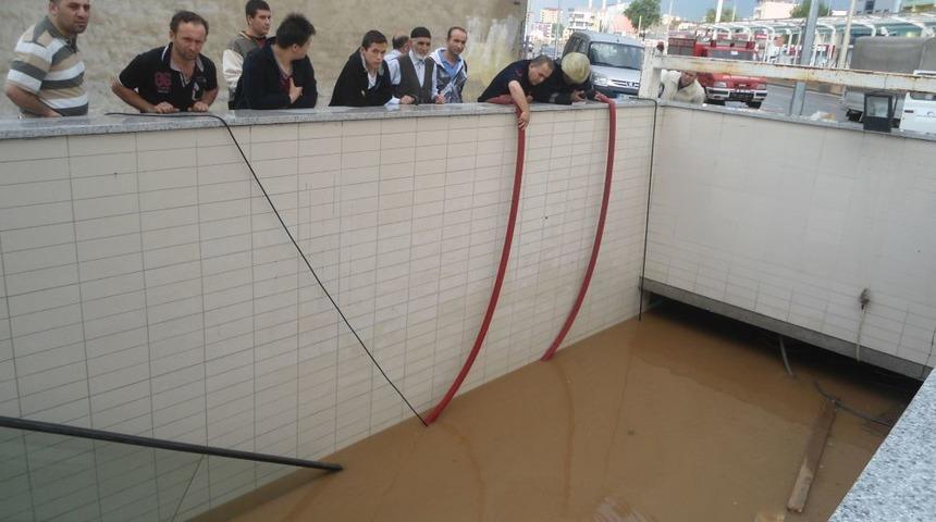 Yağmur Bastırdı, Alt Ge&ccedil;itleri Su Bastı, Derelerin Su Seviyesi Y&uuml;kseldi