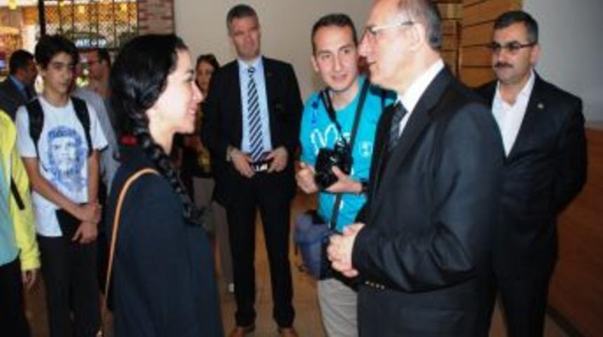 T&uuml;rk&ccedil;e Olimpiyatları'na Gelen &Ccedil;ocuktan Vali &Ouml;z&ccedil;imen'e: Ben Kayseriliyim