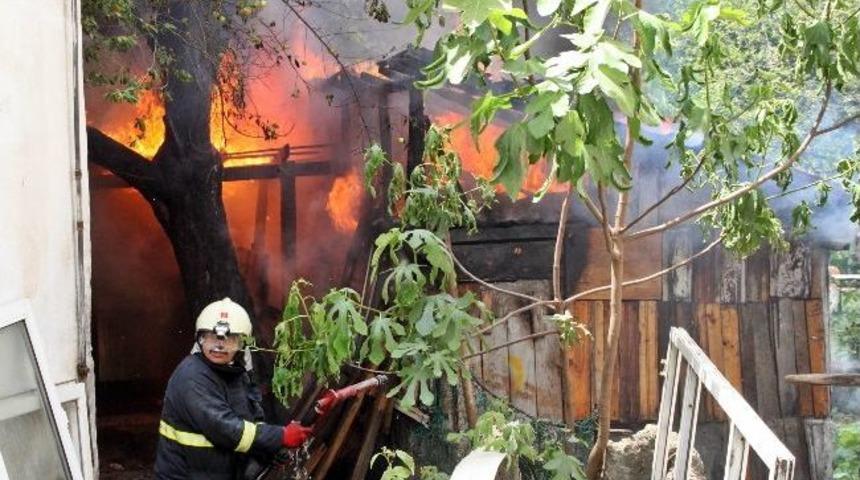 Sapanca&rsquo;da Odunluk Yangını