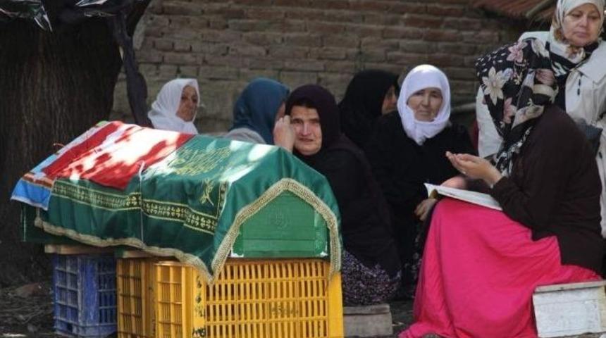 Kazada &Ouml;len Servis Personeli Toprağa Verildi