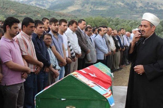 Kazada &Ouml;len Servis Personeli Toprağa Verildi 3