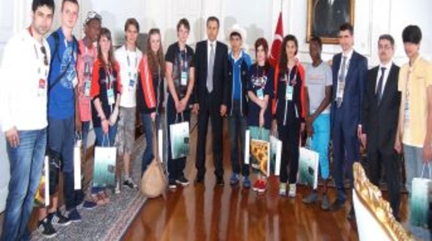 T&uuml;rk&ccedil;enin &Ccedil;ocukları Tekirdağ Protokol&uuml;n&uuml; Ziyaret Etti