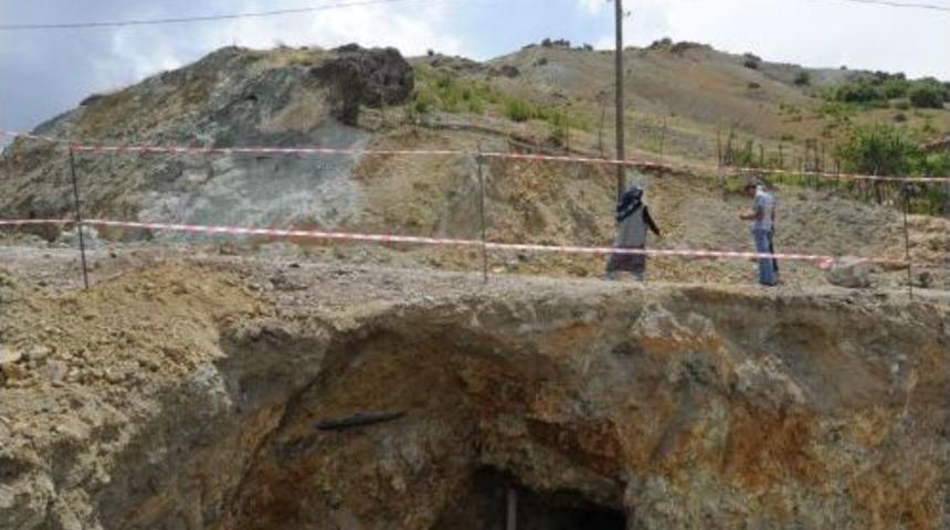 İş Makinesinin Kep&ccedil;esine Yer Altı Şehri Takıldı