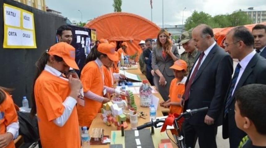 K&uuml;&ccedil;&uuml;k Eller B&uuml;y&uuml;k Eserler