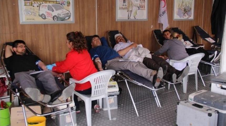 Kızılay Kan Aracı &Ccedil;ıldır&rsquo;da