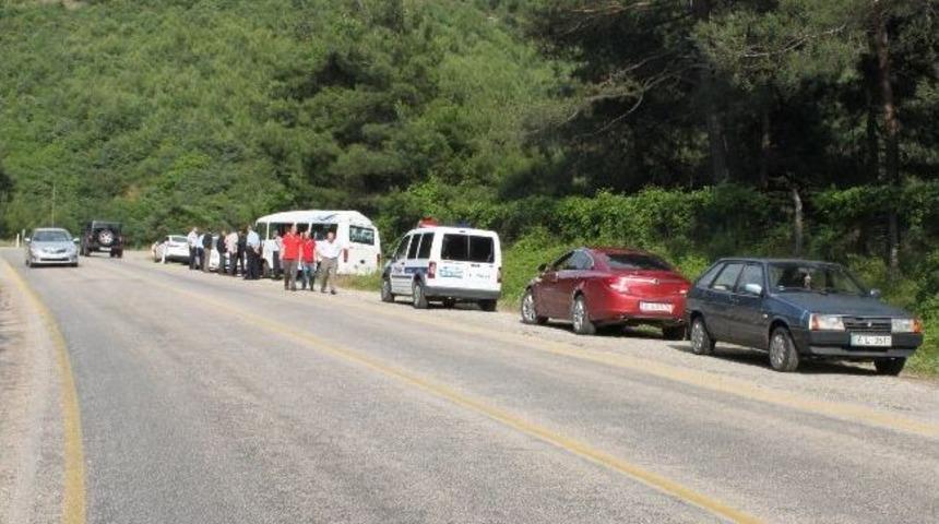 İş&ccedil;i Taşıyan Minib&uuml;s Devrildi: 4 Yaralı