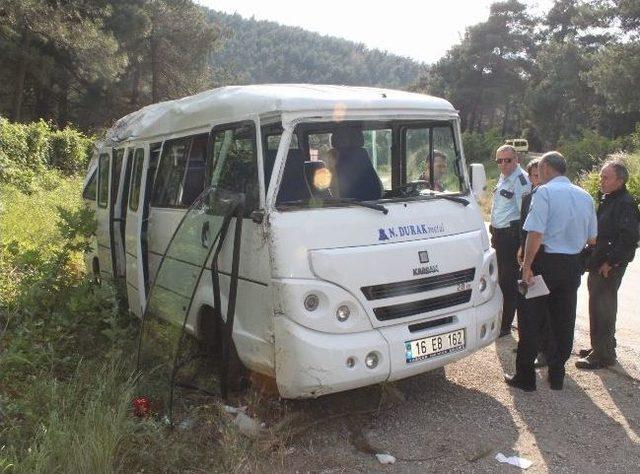 İşçi Taşıyan Minibüs Devrildi: 4 Yaralı