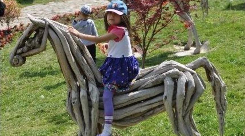 Ağa&ccedil;tan Atların K&uuml;&ccedil;&uuml;k M&uuml;davimleri