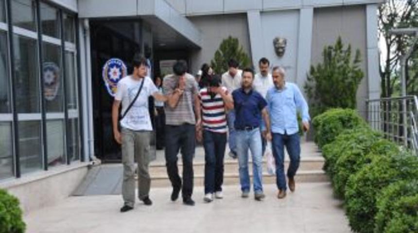 Sahte Polise Kimlik Soran Vatandaş, 4 Dolandırıcıyı Yakalattı