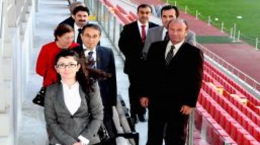 İnsan Hakları İnceleme Komisyonu &Uuml;yeleri Kadir Has Stadı'nı Gezdi