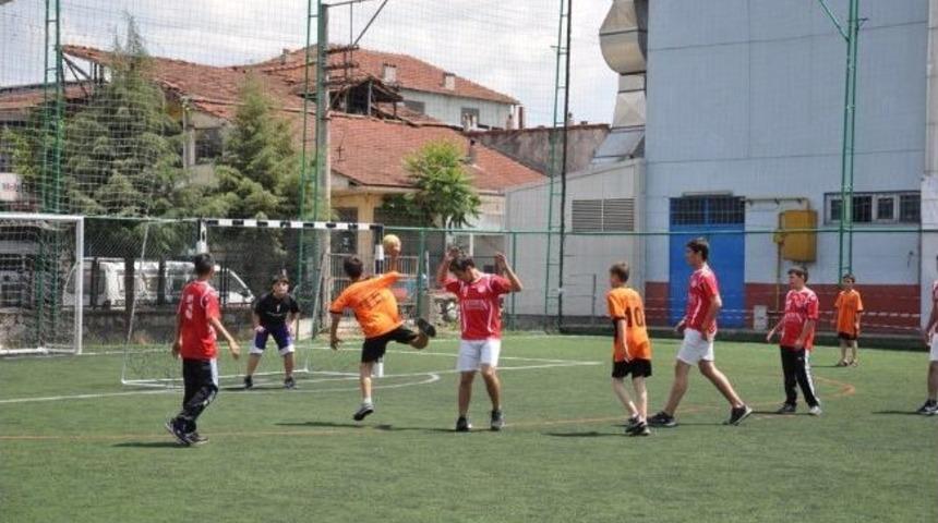 A&ccedil;ık Alan Hentbol Şenliği Başladı