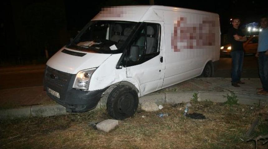 &Ccedil;orlu'da Trafik Kazası: 4 Yaralı