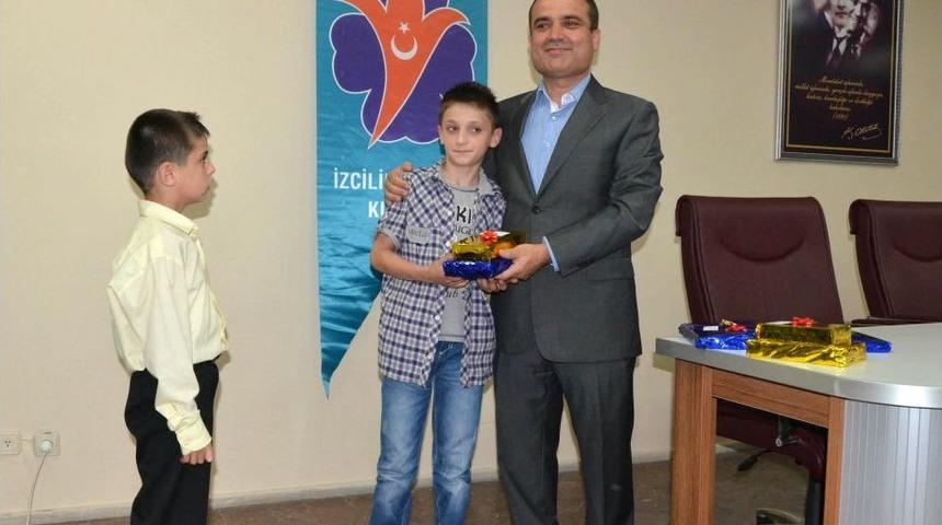 İlmihal Yarışmasında Dereceye Girenler &Ouml;d&uuml;llendirildi