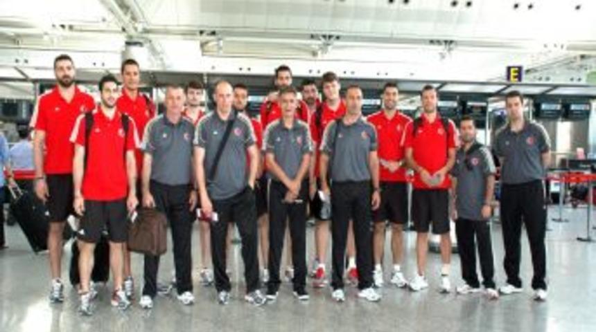 A Milli Basketbol Takımı İtalya'ya Gitti