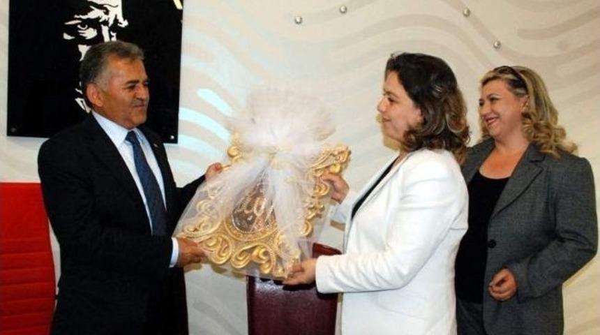 Ak Partili Kadınlar, Melikgazi Belediyesini Ziyaret Etti