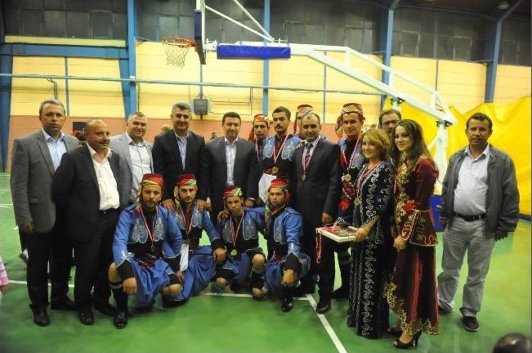 Boz&uuml;y&uuml;k&rsquo;te Halk Oyunları Şenliği