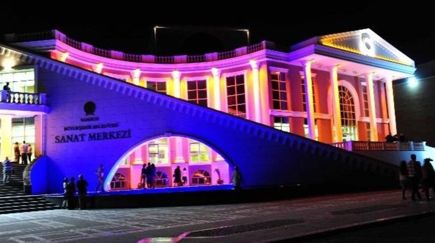 Yeni Sanat Merkezinde Halk Oyunları G&ouml;sterisi