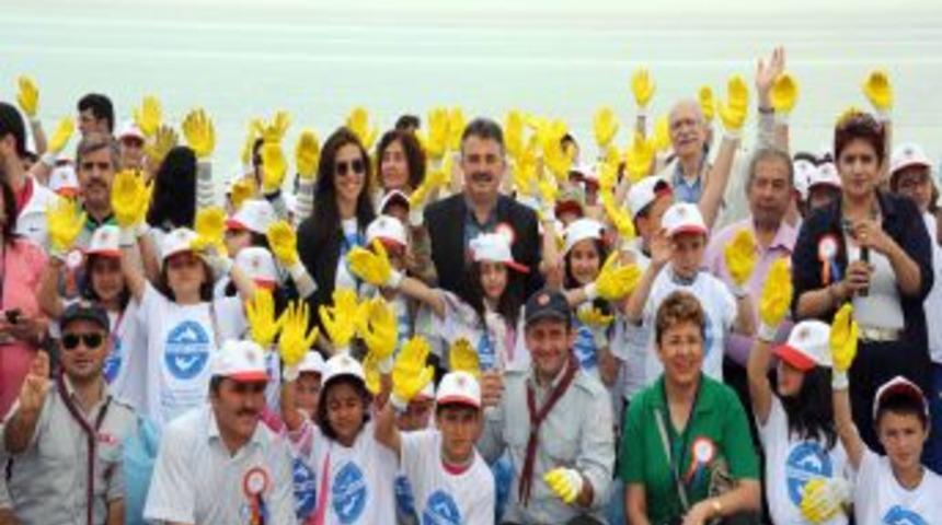 &Ccedil;evreci Minikler Atakum Sahilini Temizledi