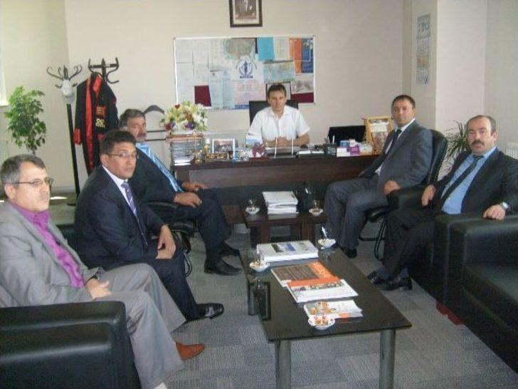 Türk Metal Sendikası Kayseri Şubesi Melikşah Üniversitesi Hukuk Fakültesi Dekanı Prof. Dr. Murat Şen'i Ziyaret Etti