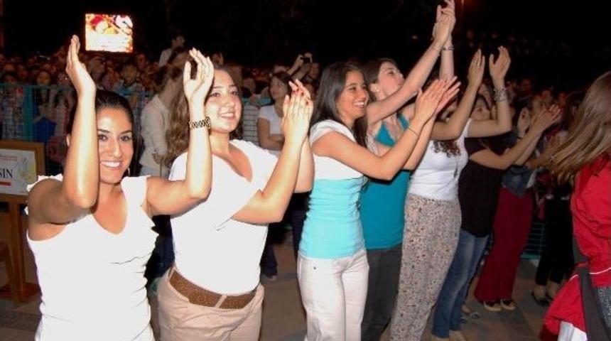 Murat Dalkılı&ccedil; Konserinde Taksim Gezi Parkı Eylemlerine Destek Verdi