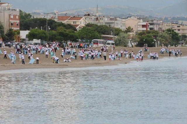 Çevreci Minikler Atakum Sahilini Temizledi