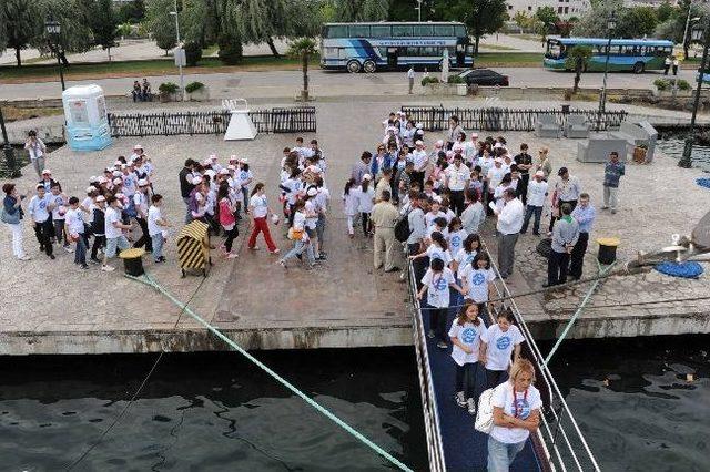 Çevreci Minikler Atakum Sahilini Temizledi