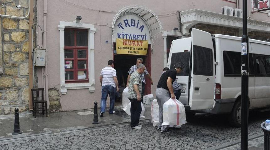 &Ccedil;anakkale'de Korsan Kitap Operasyonu