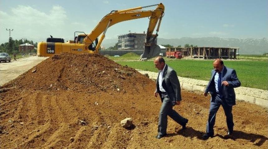 Y&uuml;ksekova'da Yol &Ccedil;alışmaları S&uuml;r&uuml;yor