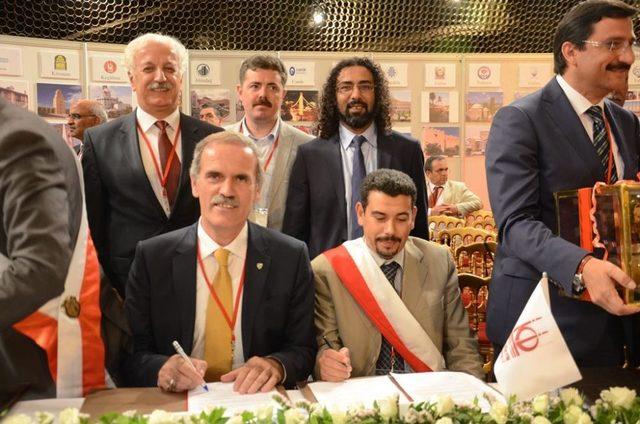 Bursa ya Tunus tan Kardeş Geldi 1