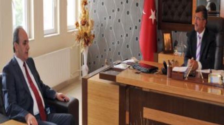 Niğde &Uuml;niversitesi Rekt&ouml;r&uuml; G&ouml;r&uuml;r, Başkan Akdoğan'ı Ziyaret Etti