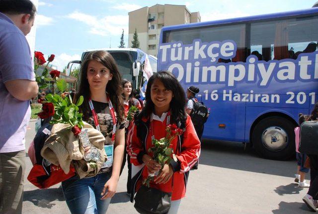 Türkçenin Çocukları, Kocaeli nde Güllerle Karşılandı 1