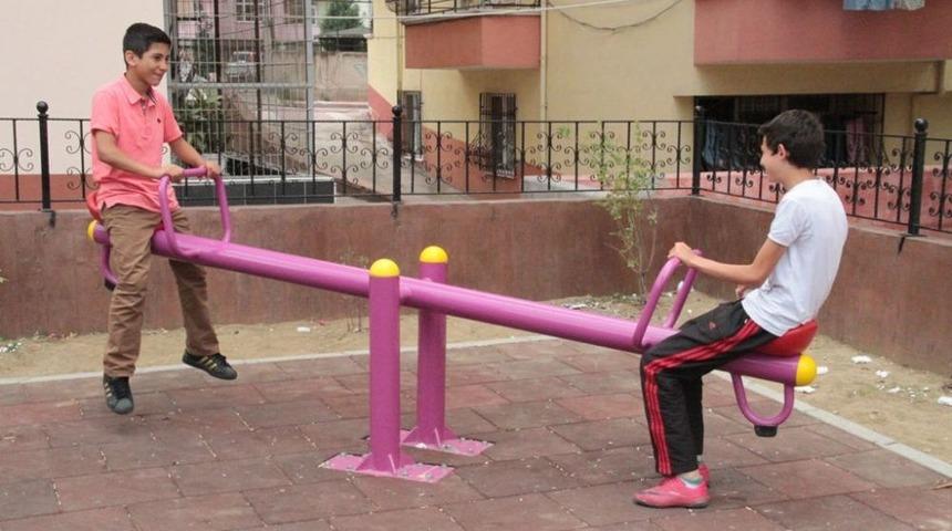 İlkadımlı &Ccedil;ocuklar Yeni Parklarda Daha Mutlu