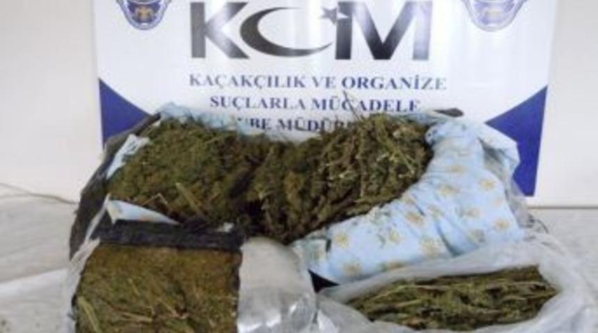 Eskişehir&rsquo;de Iki Otomobilde 17 Kilogram Kubar Esrar Ele Ge&ccedil;irildi