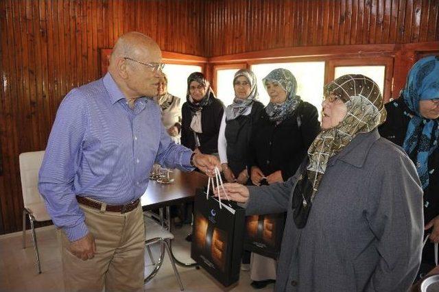 Karamanlı Bayanlar Belediyeden Memnun