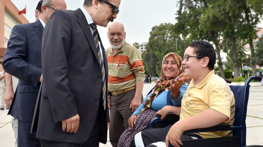 M&uuml;ft&uuml;l&uuml;kten Engellilere 150 Tekerlekli Sandalye