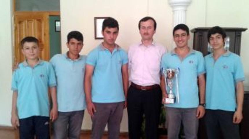 &Ouml;zel Dicle Fen Ve Anadolu Lisesi Badmintonda Birinci Oldu