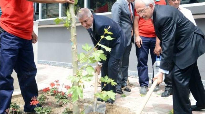Kılı&ccedil;daroğlu: &Uuml;lkemin Y&uuml;zde 50&rsquo;sini Dost, Y&uuml;zde 50&rsquo;sini D&uuml;şman Olarak G&ouml;rm&uuml;yorum
