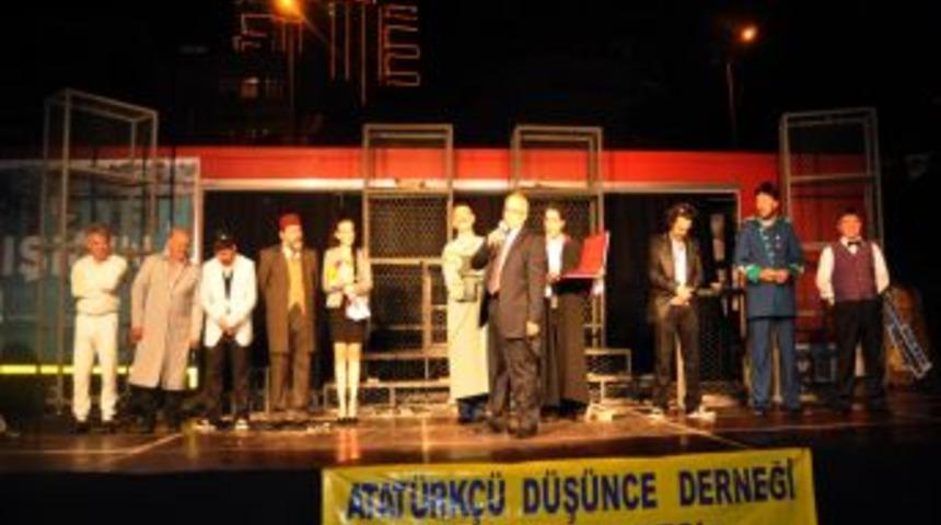 B&uuml;y&uuml;kşehir Belediyesi Finikelileri Tiyatroyla Buluşturdu