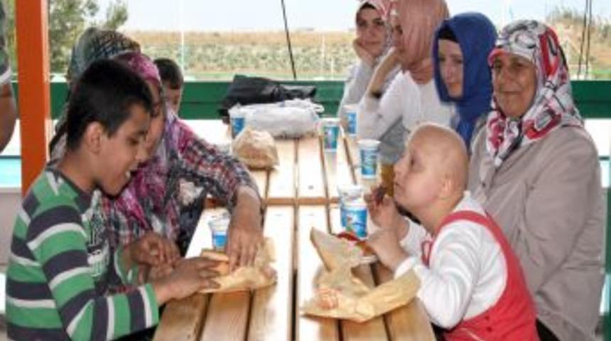 Kızılay Engelli &Ouml;ğrencileri Kampta Ağırladı