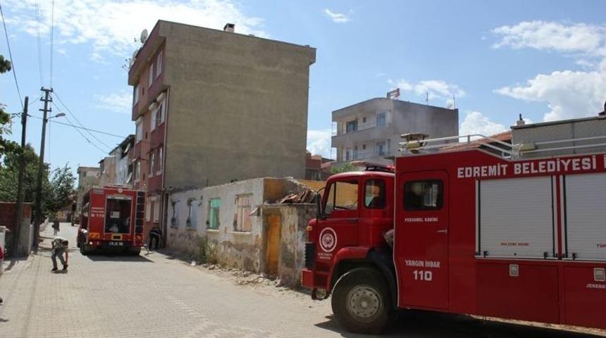 Metruk Evde &Ccedil;ıkan Yangın, Paniğe Neden Oldu