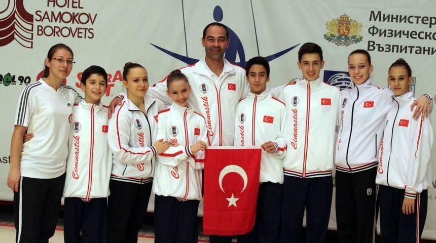 Celal Bayar &Uuml;niversitesi'nin Jimnastik&ccedil;ileri D&uuml;nya Şampiyonu Oldu