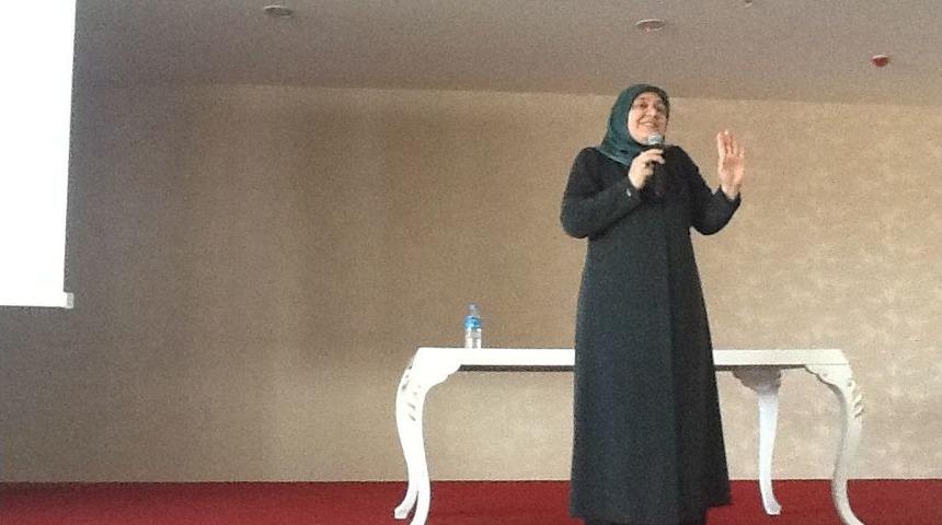 Kadınlar, 'Dertlere Vakıf Ruhlar' Seminerini Dinledi