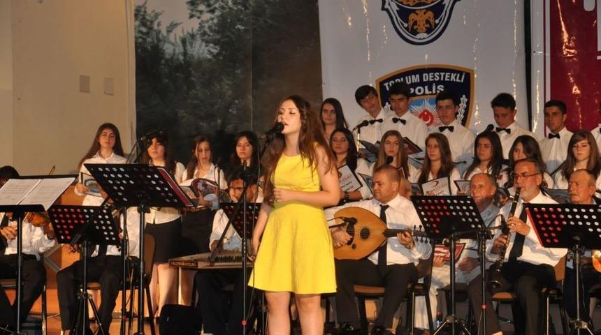 Edremit&rsquo;te 'Umut Ateşi' Konseri D&uuml;zenlendi