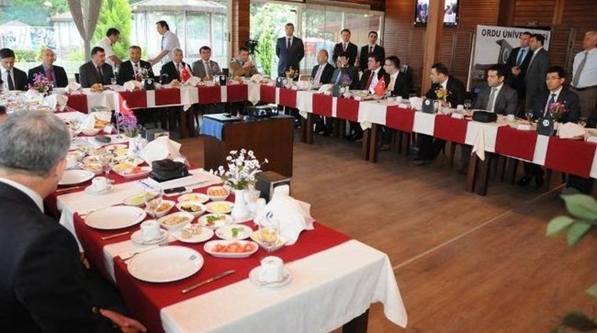 Vali &Ccedil;ift&ccedil;i, Kaymakamlarla Toplantı Yaptı