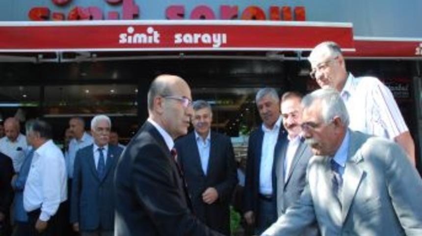 Alevi Dedesinin Işyeri A&ccedil;ılışına Adıyaman Protokol&uuml; Ilgi G&ouml;sterdi