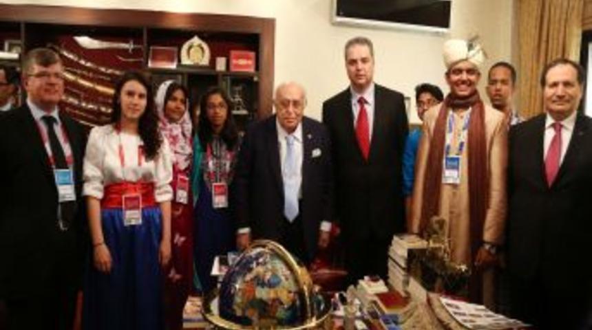 D&uuml;nya &Ccedil;ocukları S&uuml;leyman Demirel&rsquo;i Unutmadı