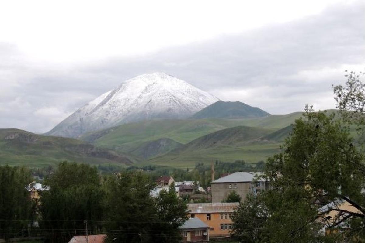 Eleşkirt&rsquo;te Dolu Yağdı
