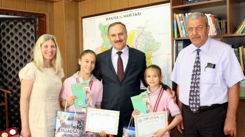 Altınsoy, &Uuml;lkem Koleji Ve Gazi İlkokulu&rsquo;na &Ouml;d&uuml;llerini Verdi